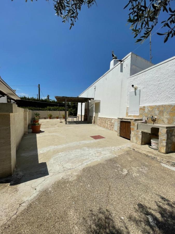 Trulli Lupoli In Valle D Itria Cisternino Extérieur photo